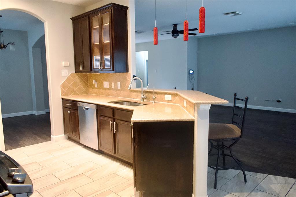 1907 Vineyard Hill Court, Pearland, Texas image 9