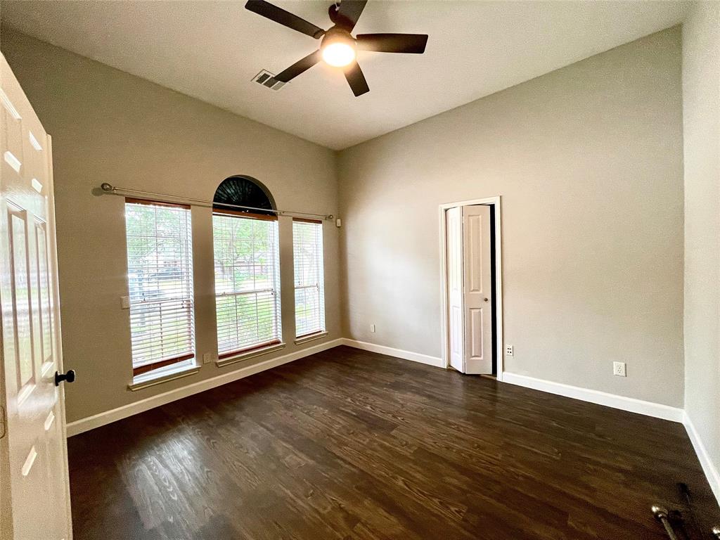 1907 Vineyard Hill Court, Pearland, Texas image 4