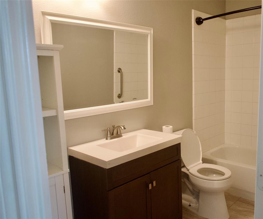 1907 Vineyard Hill Court, Pearland, Texas image 16
