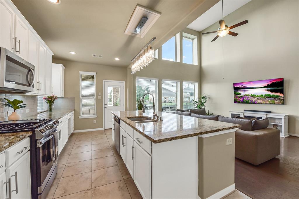 3803 Lake Bend Shore Drive, Spring, Texas image 15
