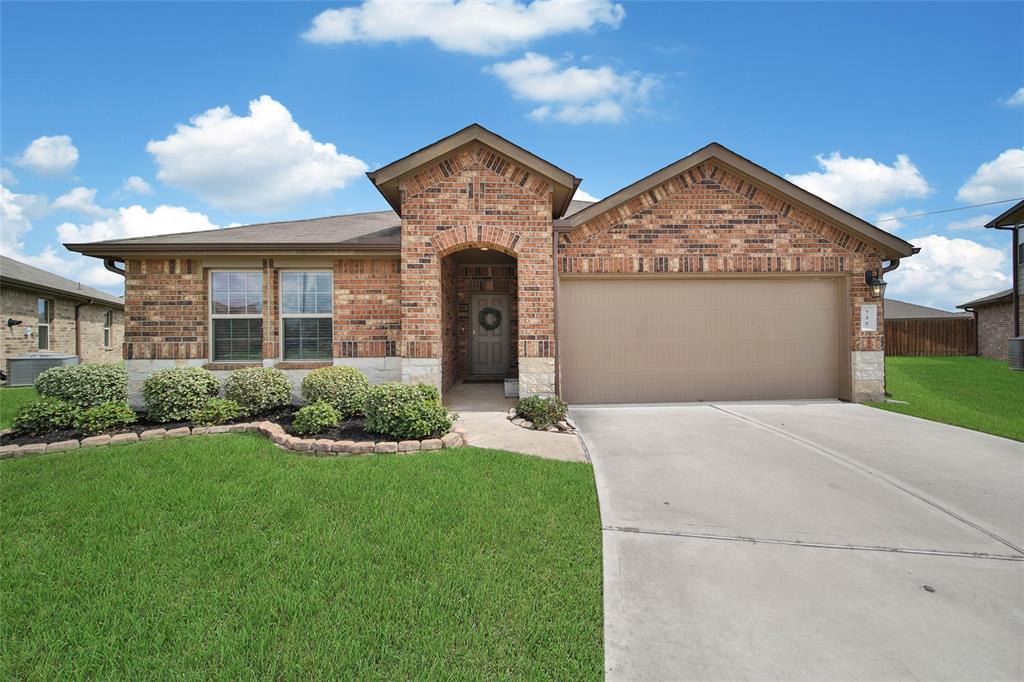 735 Desert Pea Lane, Rosharon, Texas image 4