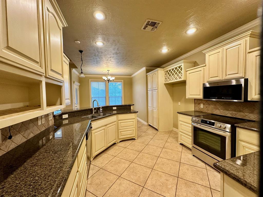 7925 Sweet Bay Street, Beaumont, Texas image 11