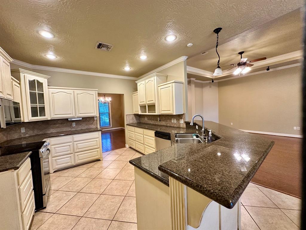 7925 Sweet Bay Street, Beaumont, Texas image 10