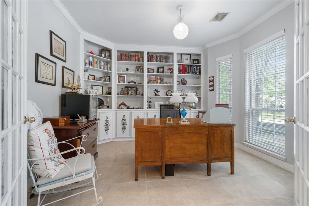 106 W Bristol Oak Circle