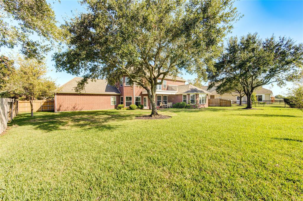 2611 Winston Court, Pearland, Texas image 5