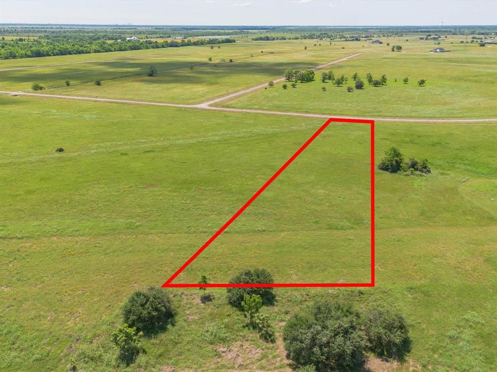 248 Colt Trail, Angleton, Texas image 5