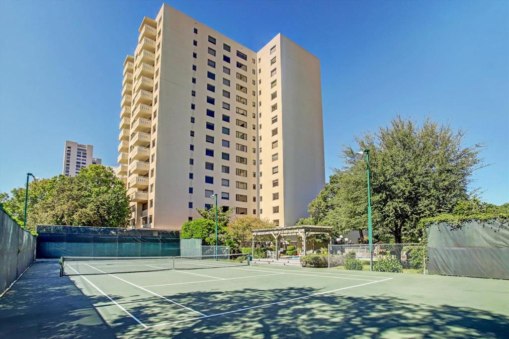 1400 Hermann Drive 3H