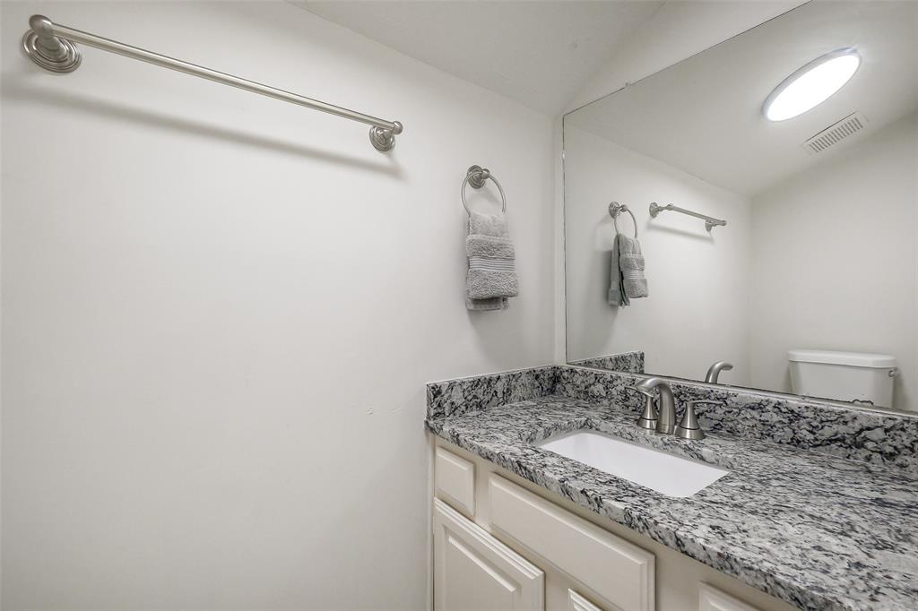 3207 Kempwood Drive, Sugar Land, Texas image 32
