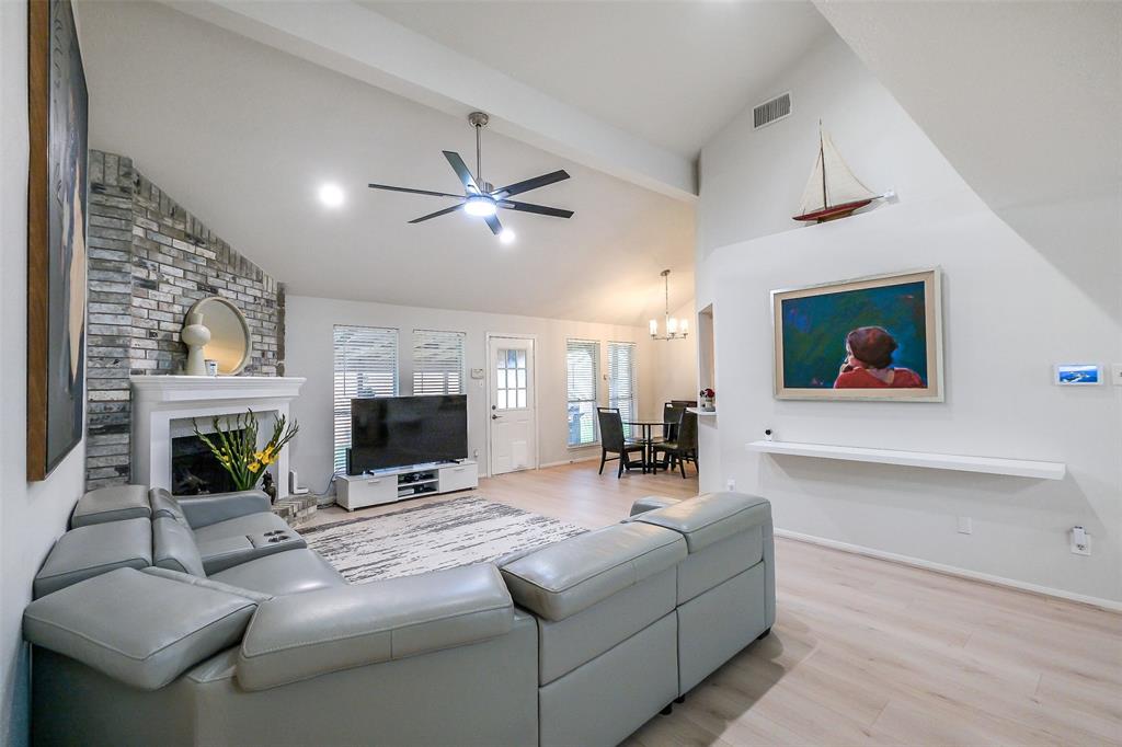 3207 Kempwood Drive, Sugar Land, Texas image 8
