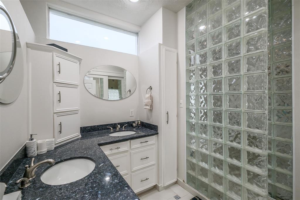 3207 Kempwood Drive, Sugar Land, Texas image 19