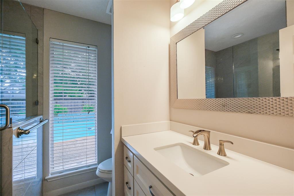 3207 Kempwood Drive, Sugar Land, Texas image 21