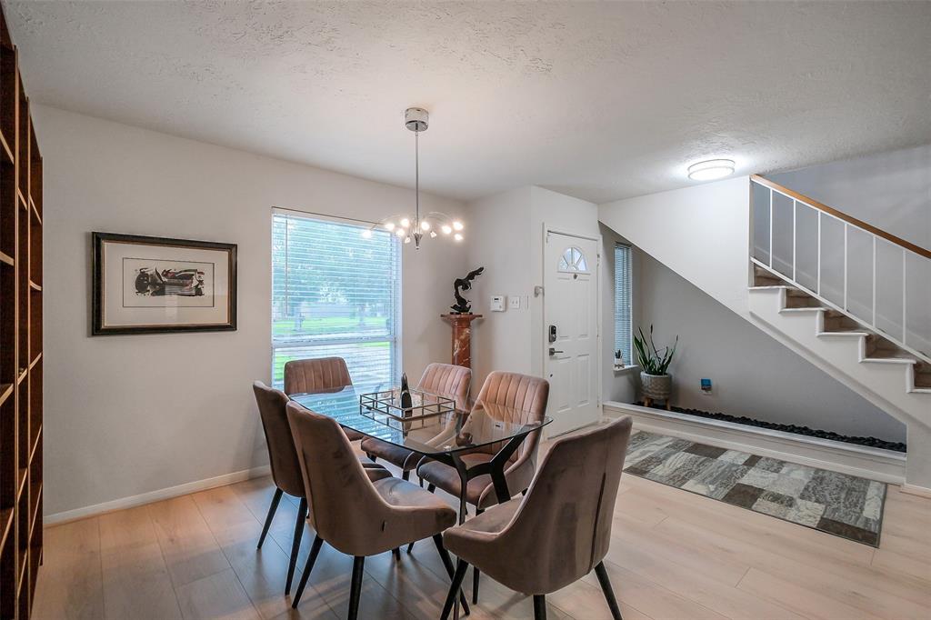 3207 Kempwood Drive, Sugar Land, Texas image 6