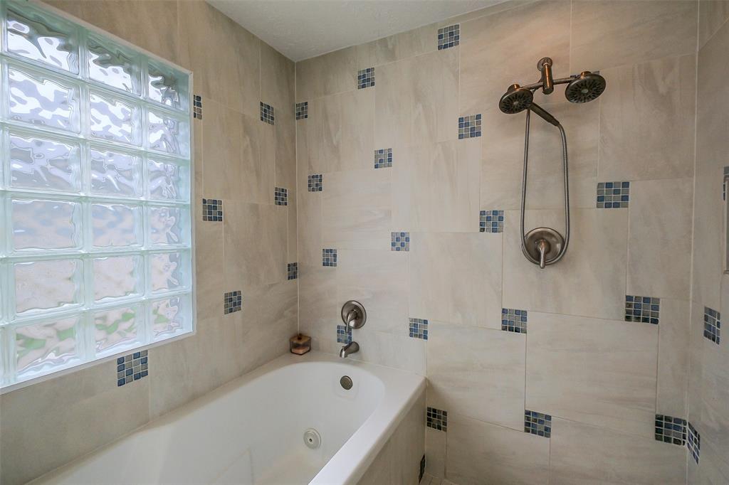 3207 Kempwood Drive, Sugar Land, Texas image 24