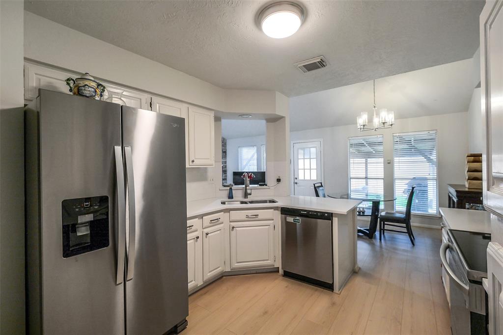 3207 Kempwood Drive, Sugar Land, Texas image 11