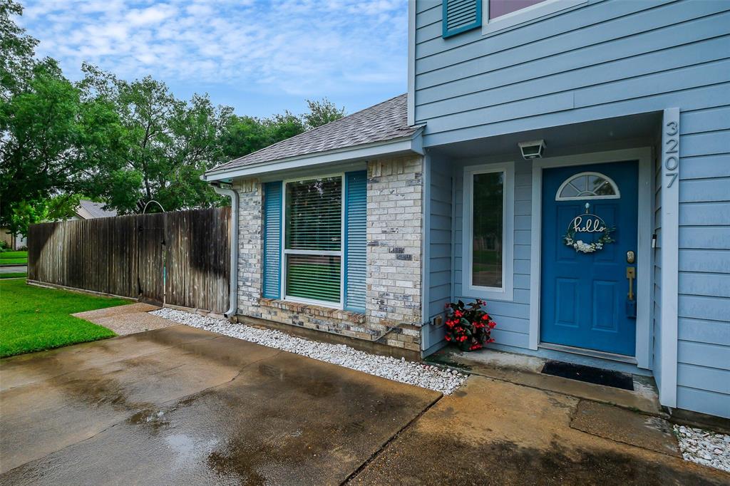 3207 Kempwood Drive, Sugar Land, Texas image 3