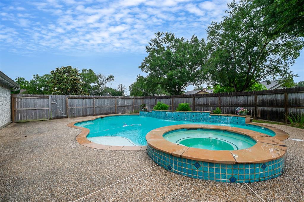 3207 Kempwood Drive, Sugar Land, Texas image 1
