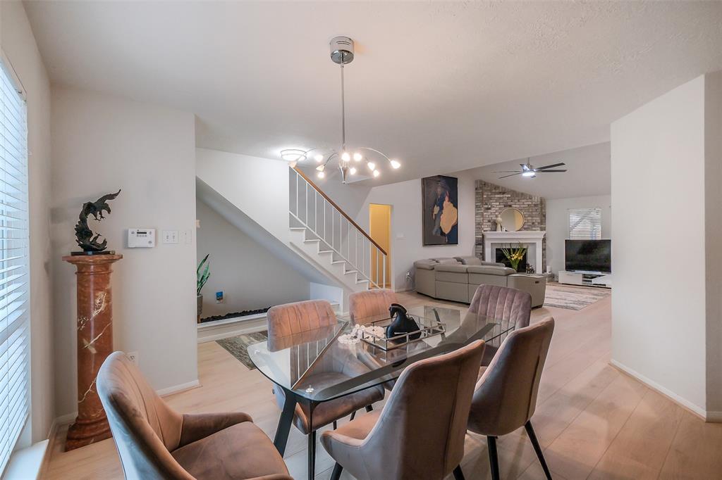 3207 Kempwood Drive, Sugar Land, Texas image 7