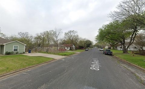 Photo of 211 8th Avenue Ave N, Texas City, TX 77590 (MLS # 78368423)