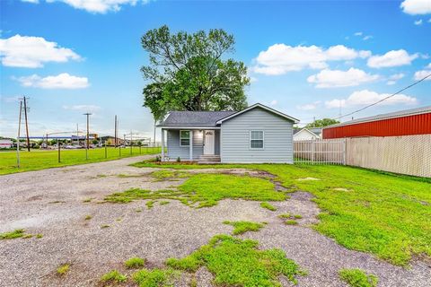 Single Family Residence in Pasadena TX 3505 Federal Road 4.jpg