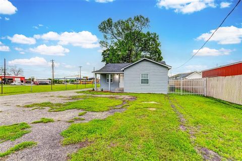 Single Family Residence in Pasadena TX 3505 Federal Road 5.jpg