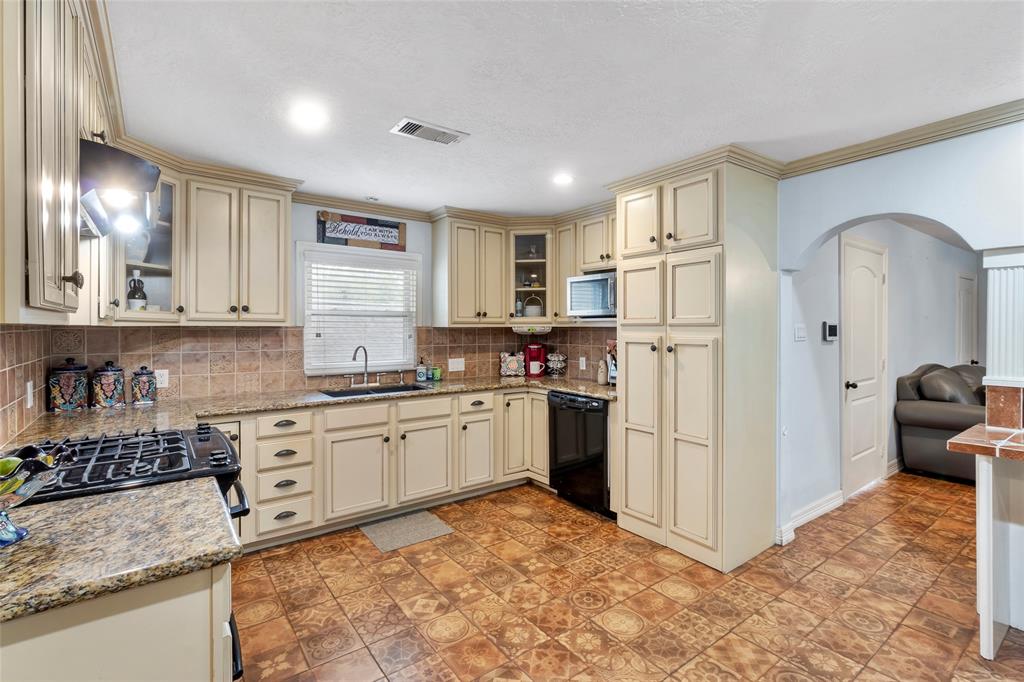 3525 Elm Drive, Dickinson, Texas image 9