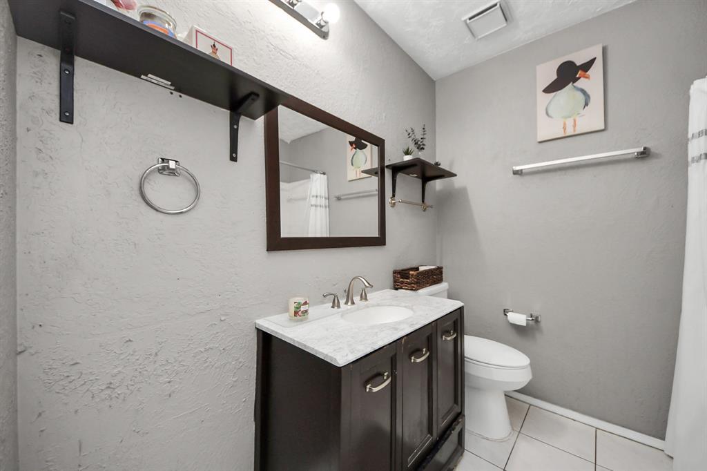 3803 Meadow Place Drive, Houston, Texas image 22