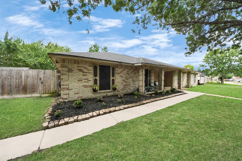 3803 Meadow Place Drive, Houston, Texas image 4