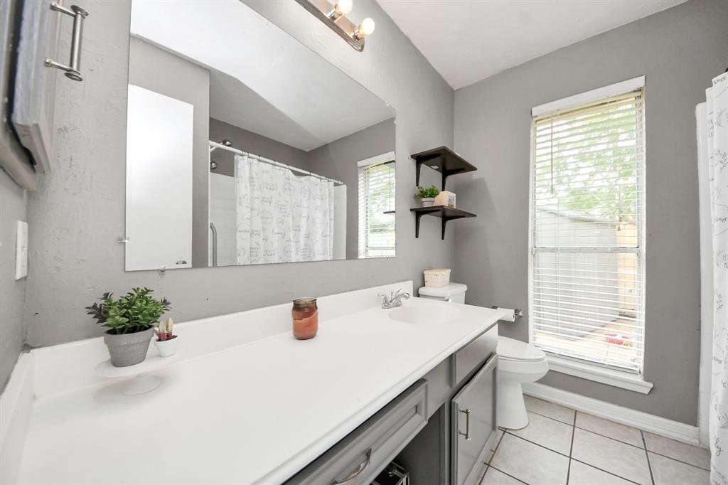 3803 Meadow Place Drive, Houston, Texas image 19