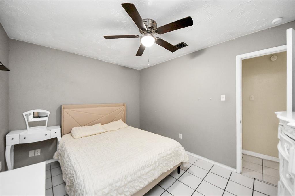 3803 Meadow Place Drive, Houston, Texas image 18