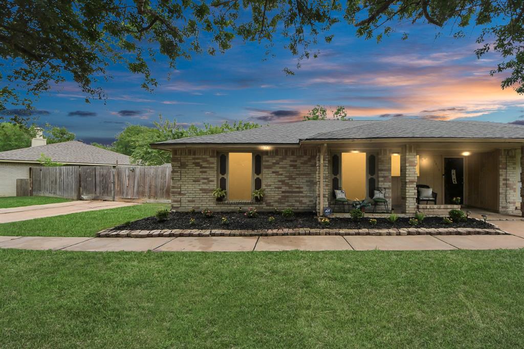 3803 Meadow Place Drive, Houston, Texas image 2