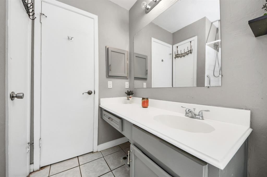 3803 Meadow Place Drive, Houston, Texas image 21