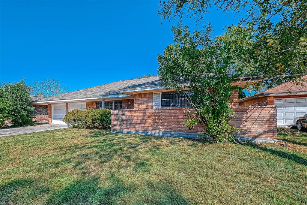 2946 Dragonwick Drive, Houston, Texas image 2