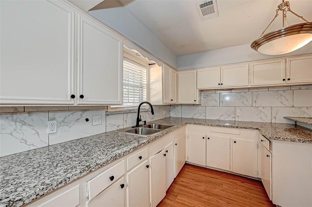 2946 Dragonwick Drive, Houston, Texas image 6