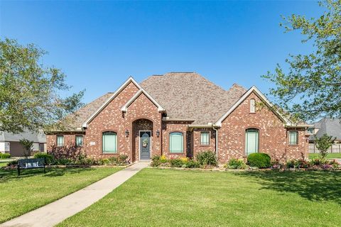 Single Family Residence in Angleton TX 1101 Southern Oaks Drive.jpg