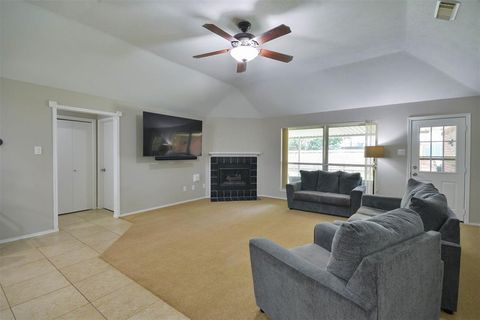 Single Family Residence in La Porte TX 10908 Spruce Drive 11.jpg