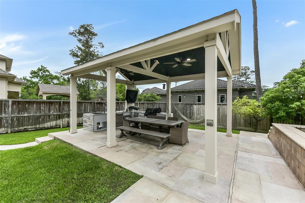 802 Shady Bend Lane, Friendswood, Texas image 8