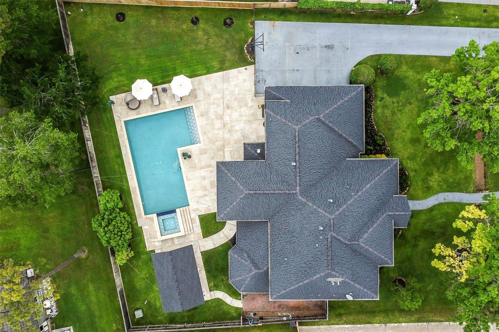 802 Shady Bend Lane, Friendswood, Texas image 2