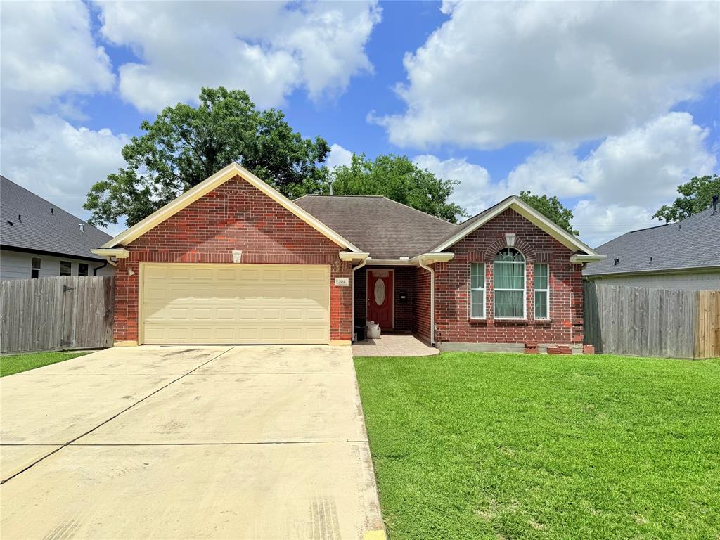 204 S 5th Street, La Porte, Texas image 1