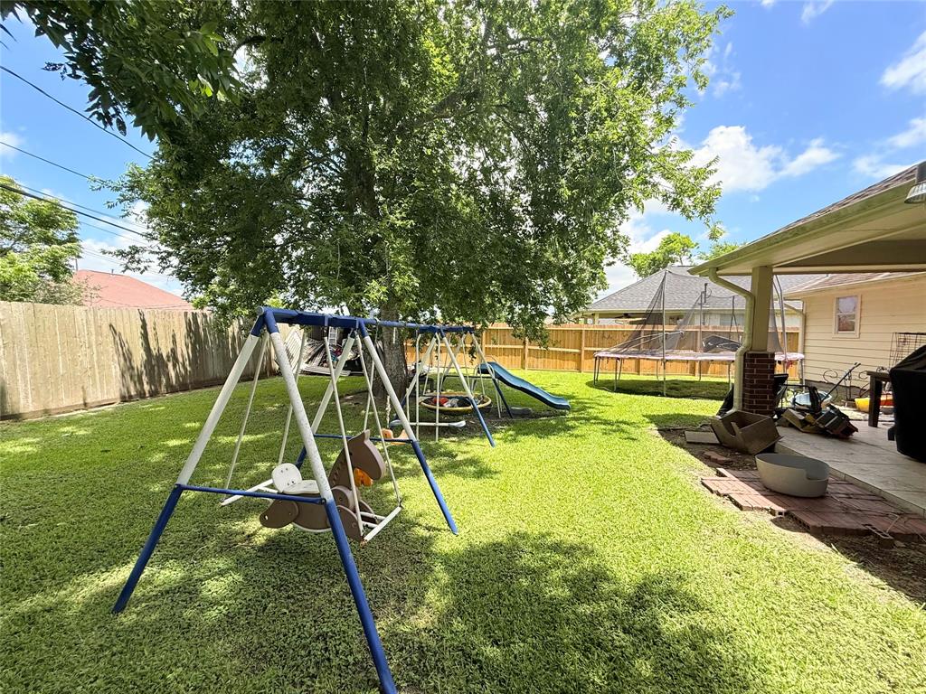 204 S 5th Street, La Porte, Texas image 3