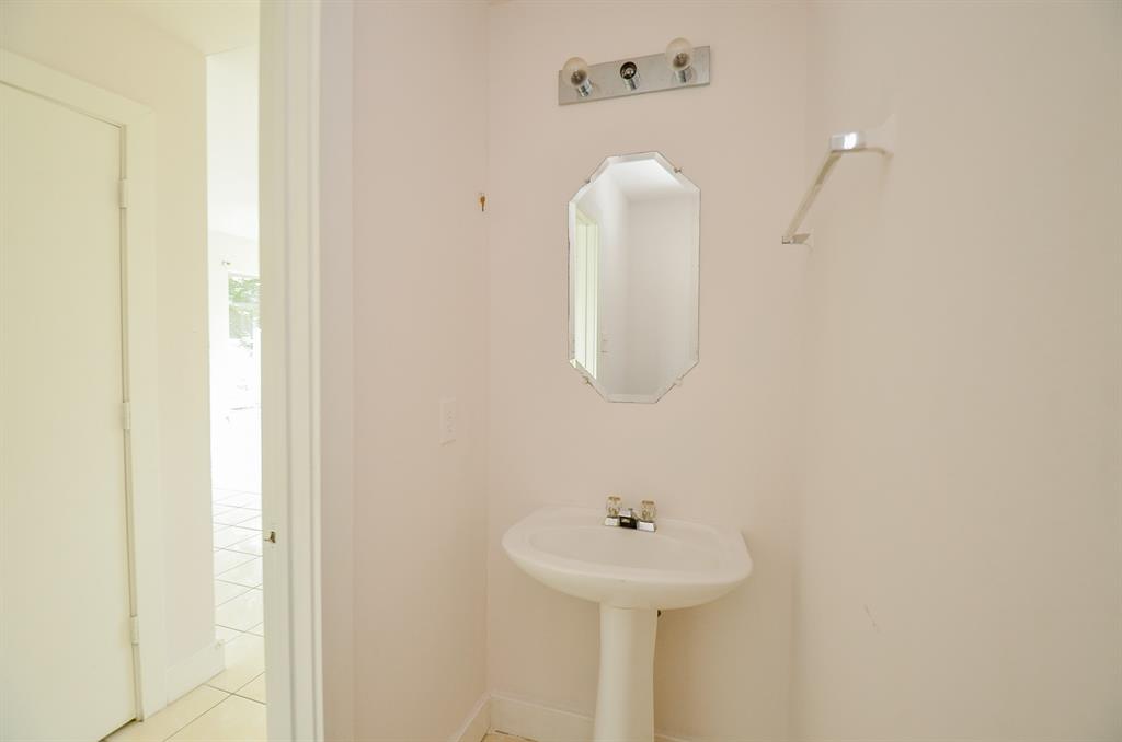3802 E Traditions Court, Houston, Texas image 10