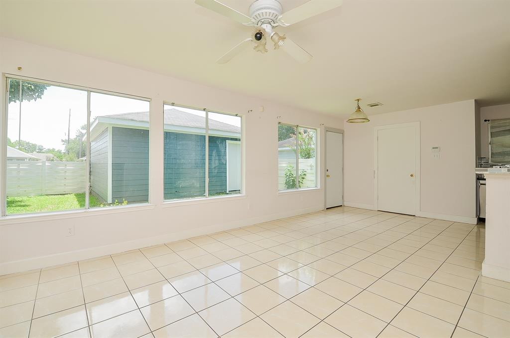 3802 E Traditions Court, Houston, Texas image 12