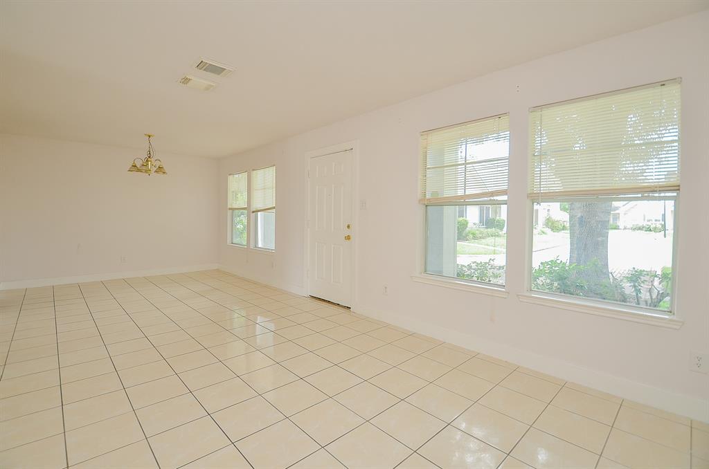 3802 E Traditions Court, Houston, Texas image 8