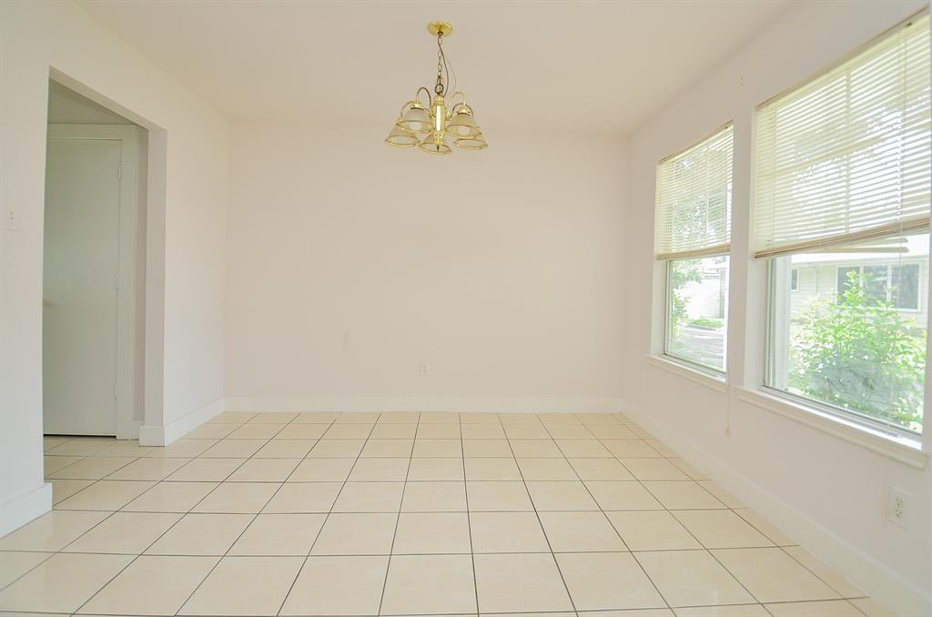 3802 E Traditions Court, Houston, Texas image 5