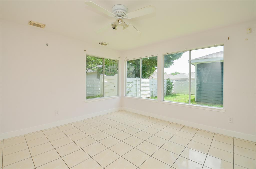 3802 E Traditions Court, Houston, Texas image 11