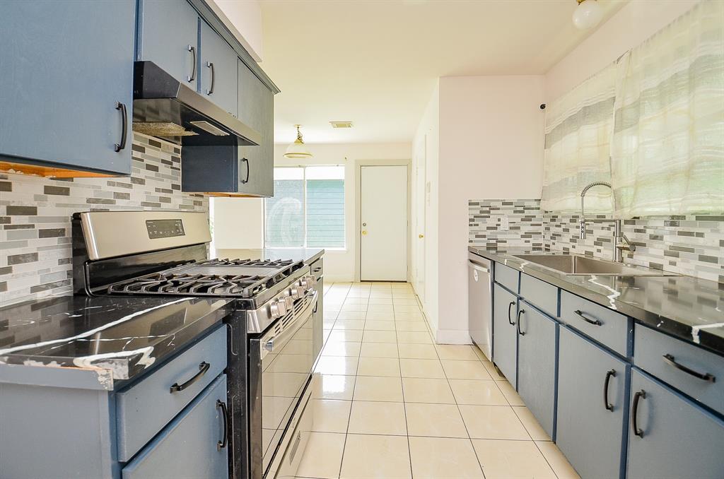 3802 E Traditions Court, Houston, Texas image 18