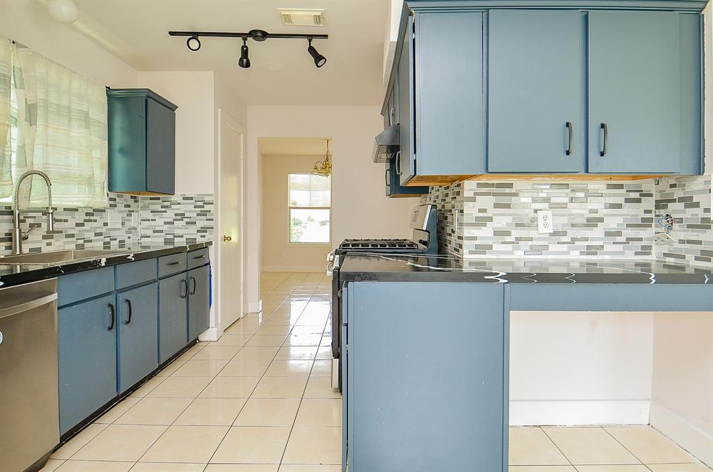 3802 E Traditions Court, Houston, Texas image 17