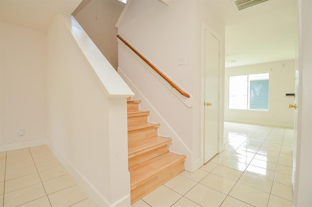 3802 E Traditions Court, Houston, Texas image 9
