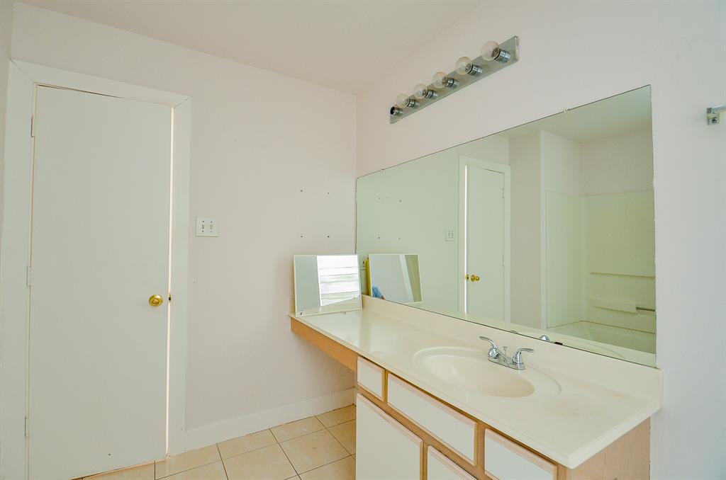3802 E Traditions Court, Houston, Texas image 24