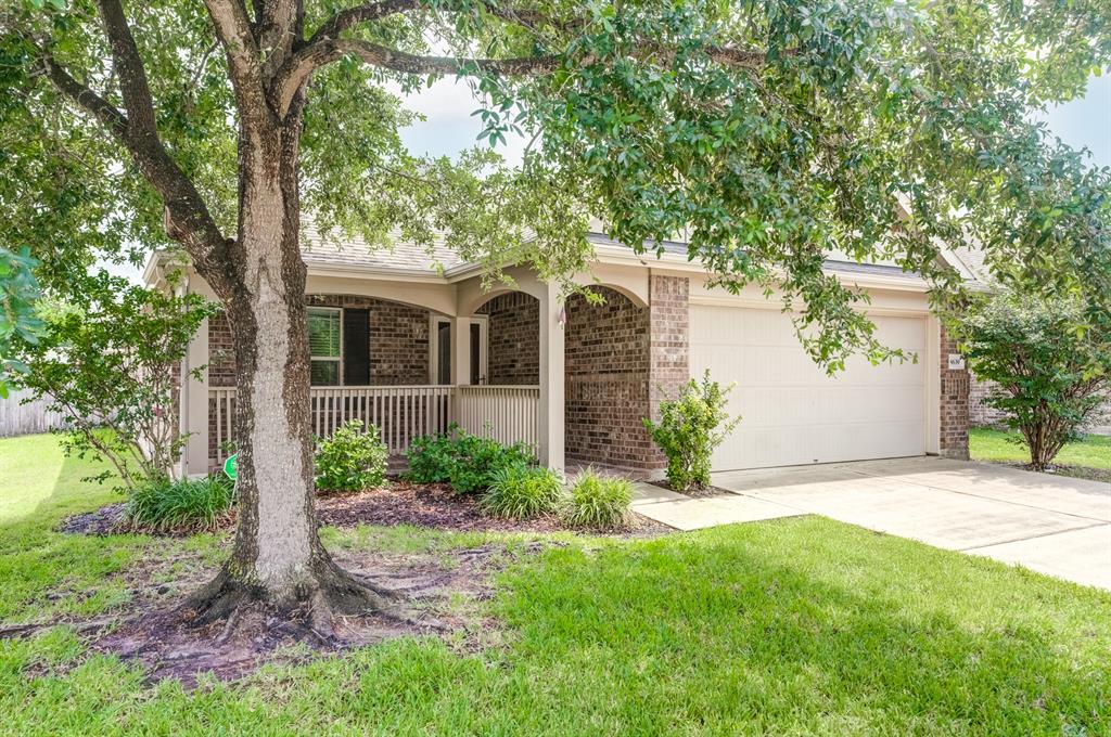 8639 Sweet Pasture Drive, Tomball, Texas image 3