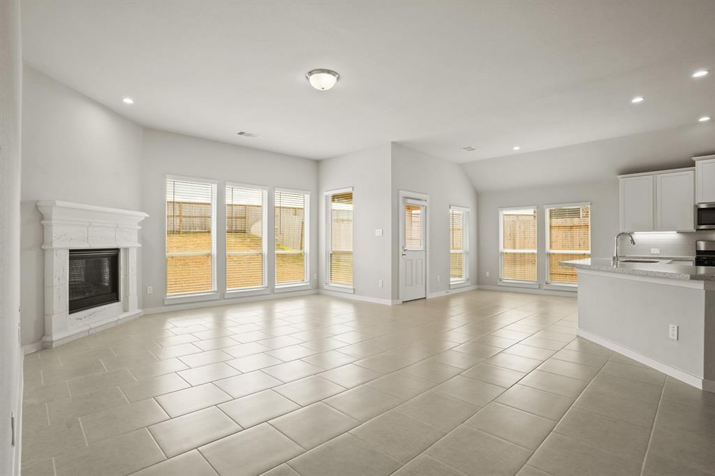 108 Dina Lane, Montgomery, Texas image 7